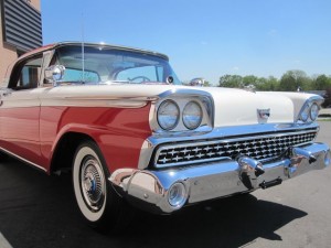 1959-Ford-Fairlane-500-Skyliner-Retractable-Hardtop-Show-Winner-Red-10