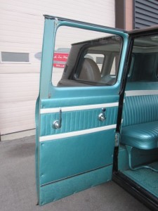 1964-Chevrolet-Corvair-Greenbrier-van-nine-passenger-six-door-original-low-miles  - 23