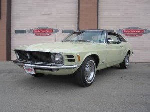 1970-Ford-Mustang-Low-Mileage-All-Original-01