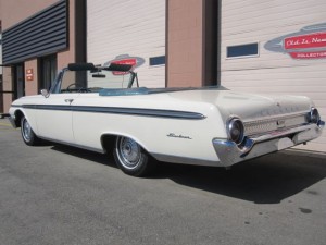 1962-Ford-Galaxie-500-Sunliner-Convertible09