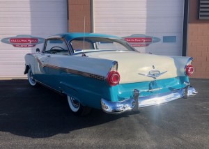 1956 Ford Fairlane Victoria - 5