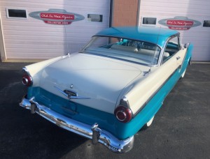 1956 Ford Fairlane Victoria - 6